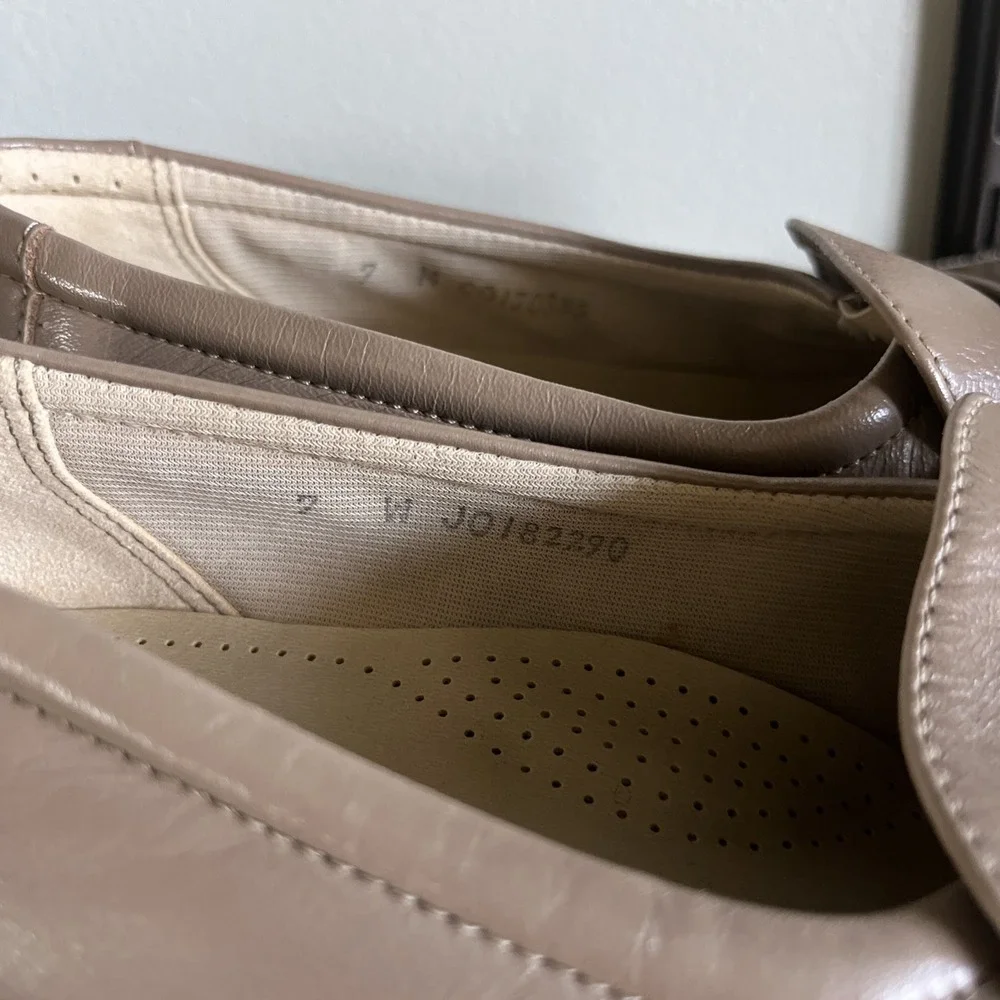 SAS Wedge Shoes 7 Leather Slip On Loafer Tripod Comfort Tan Barely Worn READ